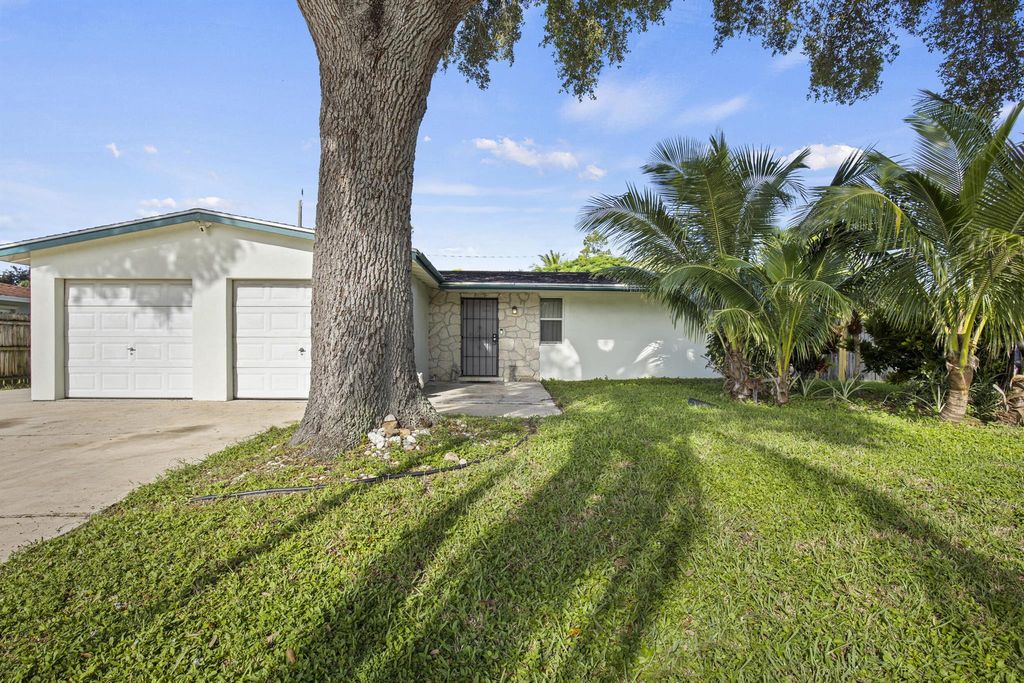 333 Masters Road, Palm Springs, FL 33461