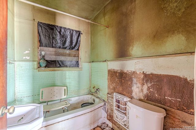 2855 W San Antonio, New Braunfels, TX 78130