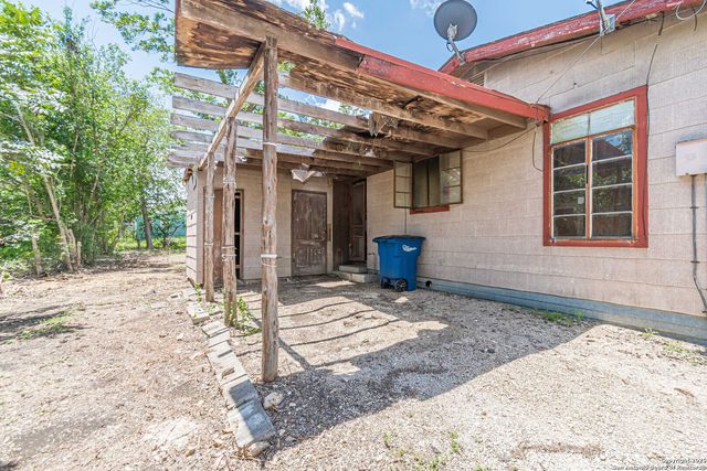 2855 W San Antonio, New Braunfels, TX 78130