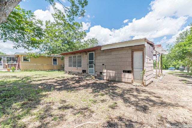 2855 W San Antonio, New Braunfels, TX 78130