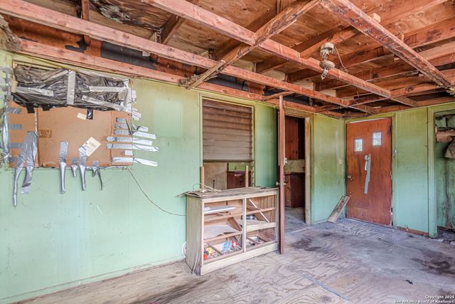 2855 W San Antonio, New Braunfels, TX 78130