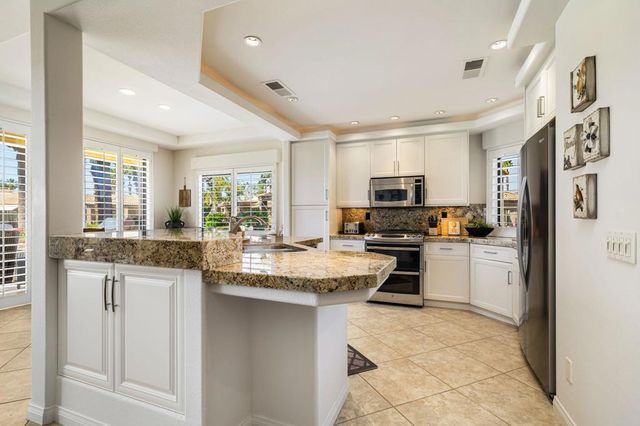 38819 Wisteria Drive, Palm Desert, CA 92211