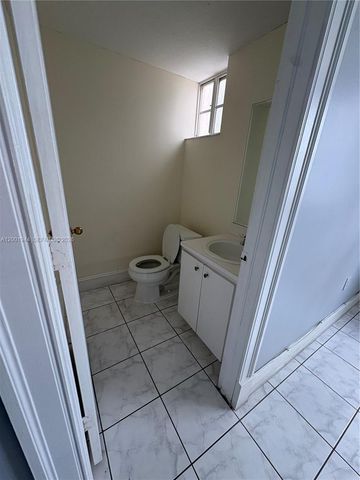 12035 SW 14th St 105, Miami, FL 33184