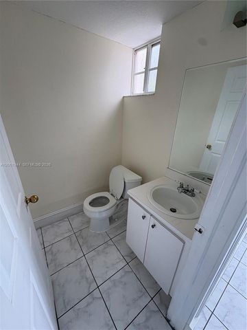 12035 SW 14th St 105, Miami, FL 33184