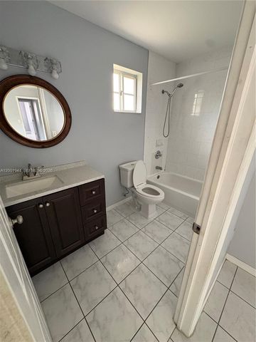 12035 SW 14th St 105, Miami, FL 33184