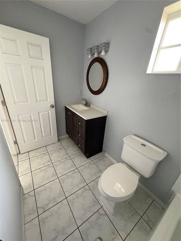12035 SW 14th St 105, Miami, FL 33184