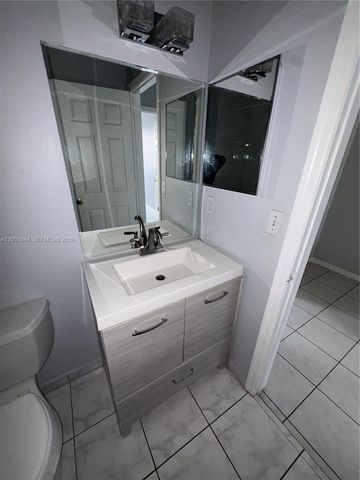 12035 SW 14th St 105, Miami, FL 33184