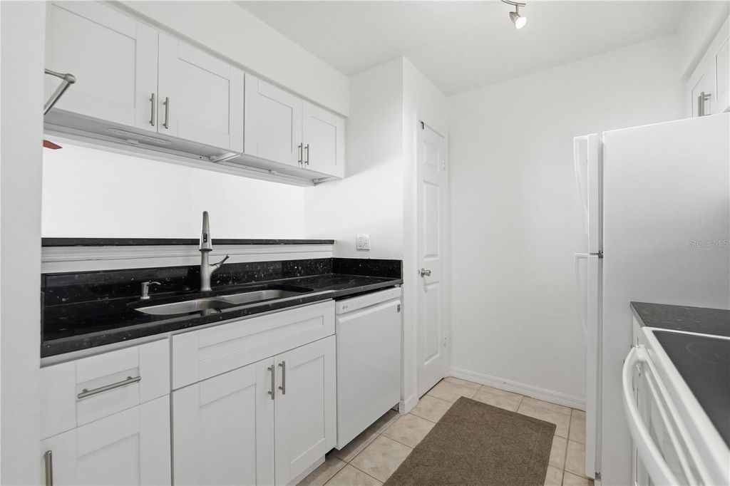 Image 21 of property listing at 1000 W HORATIO STREET 111, Tampa, FL 33606