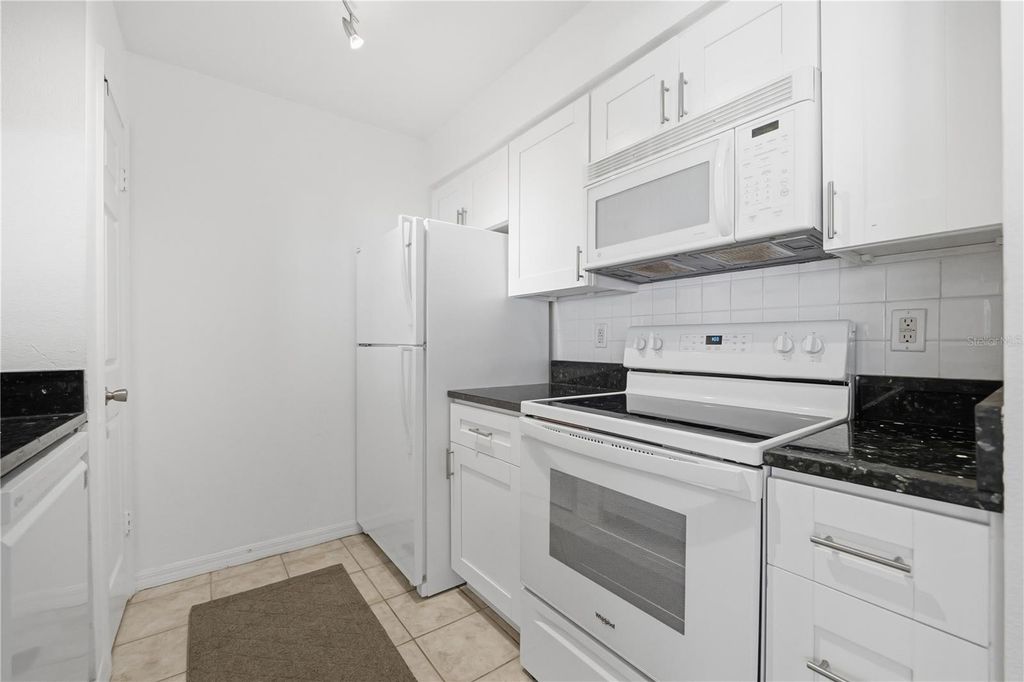 Image 22 of property listing at 1000 W HORATIO STREET 111, Tampa, FL 33606