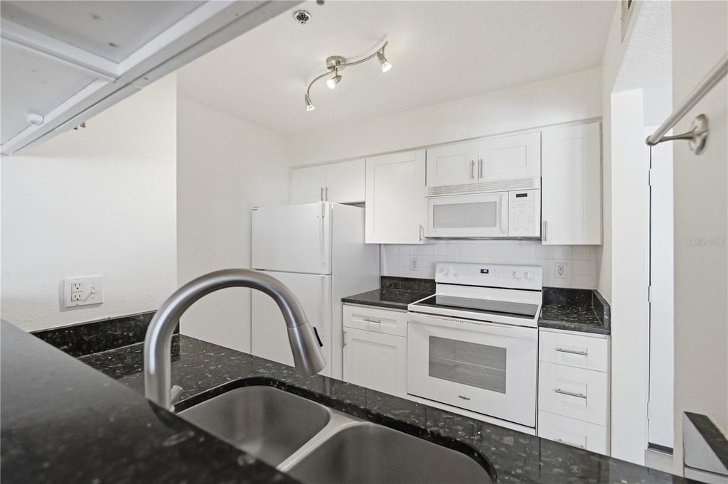 Image 23 of property listing at 1000 W HORATIO STREET 111, Tampa, FL 33606