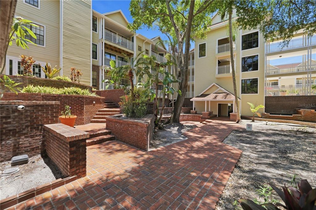 Image 25 of property listing at 1000 W HORATIO STREET 111, Tampa, FL 33606