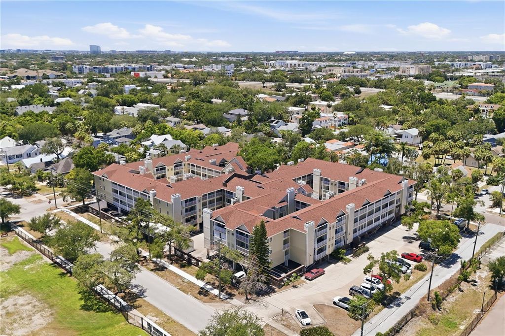 Image 26 of property listing at 1000 W HORATIO STREET 111, Tampa, FL 33606