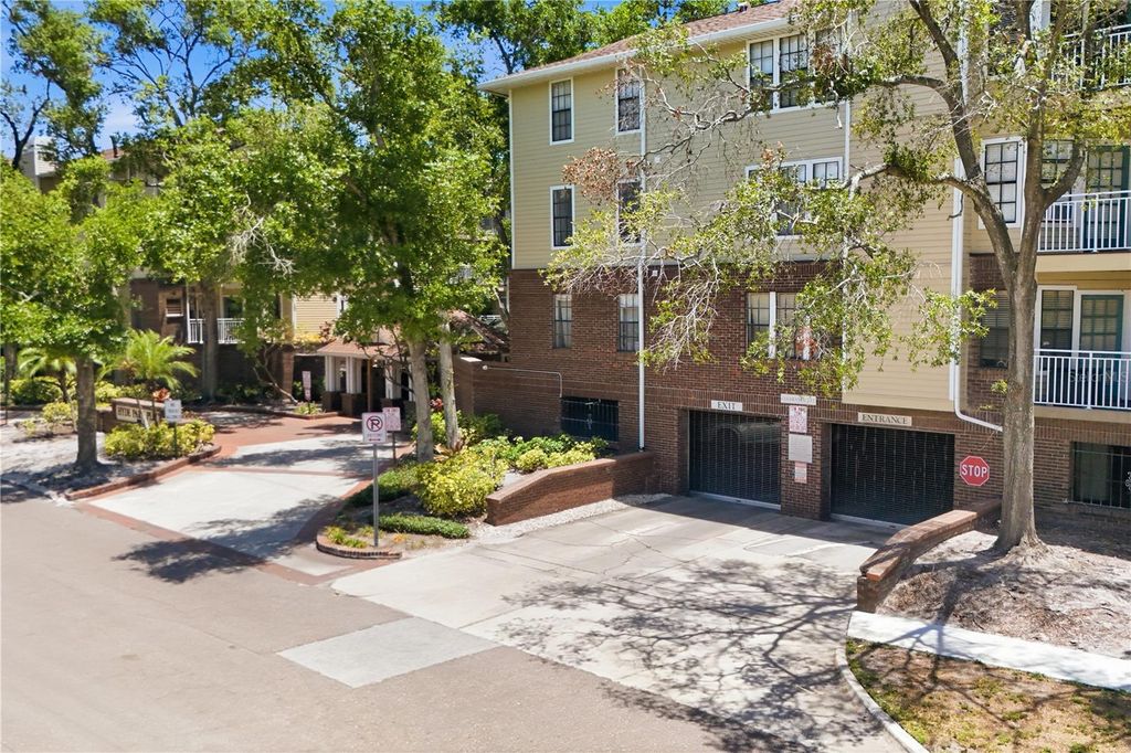 Image 36 of property listing at 1000 W HORATIO STREET 111, Tampa, FL 33606