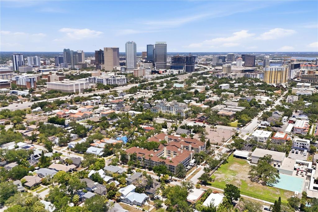 Image 38 of property listing at 1000 W HORATIO STREET 111, Tampa, FL 33606