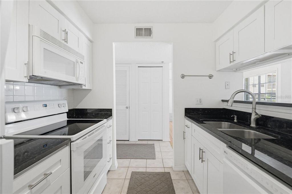 Image 7 of property listing at 1000 W HORATIO STREET 111, Tampa, FL 33606