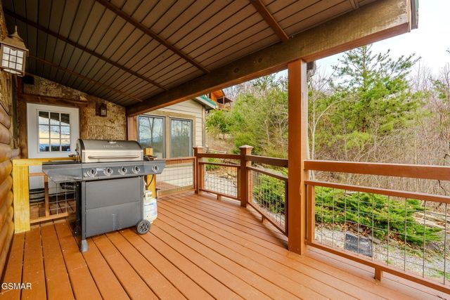 3644 Wears Mountain Lane, Sevierville, TN 37862