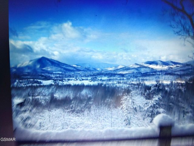 3644 Wears Mountain Lane, Sevierville, TN 37862