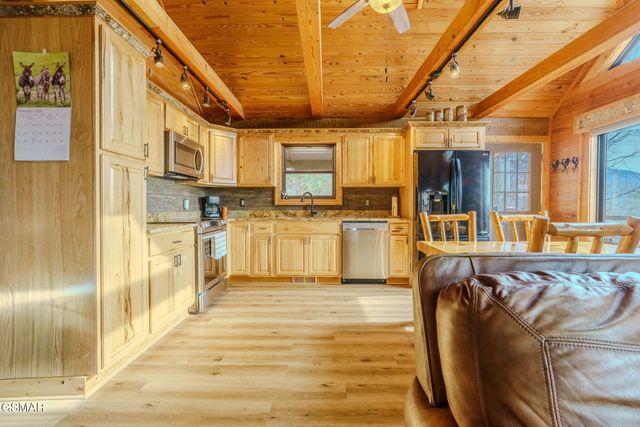 3644 Wears Mountain Lane, Sevierville, TN 37862
