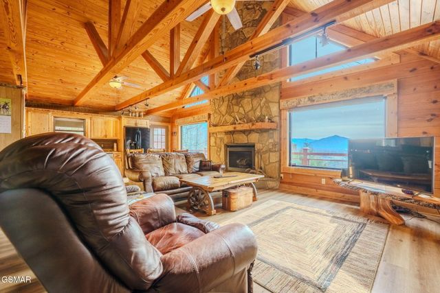 3644 Wears Mountain Lane, Sevierville, TN 37862