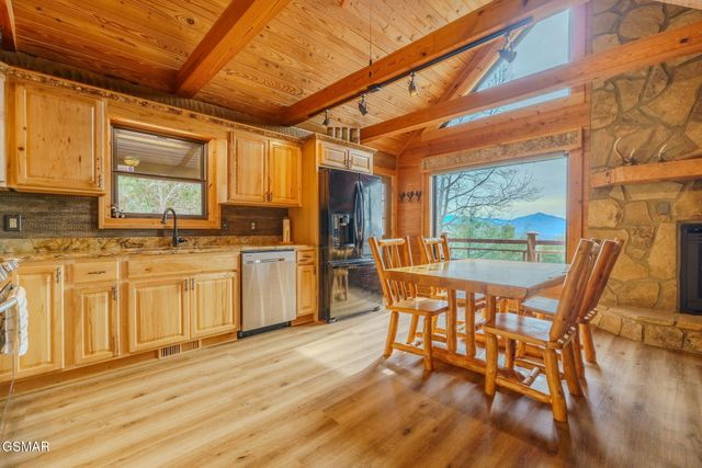 3644 Wears Mountain Lane, Sevierville, TN 37862