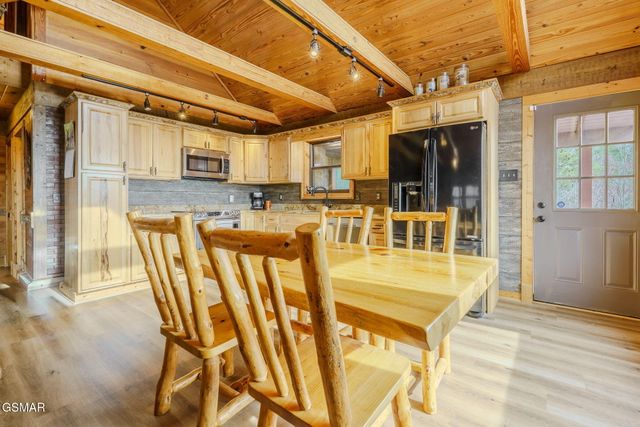 3644 Wears Mountain Lane, Sevierville, TN 37862