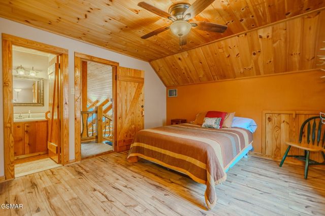 3644 Wears Mountain Lane, Sevierville, TN 37862