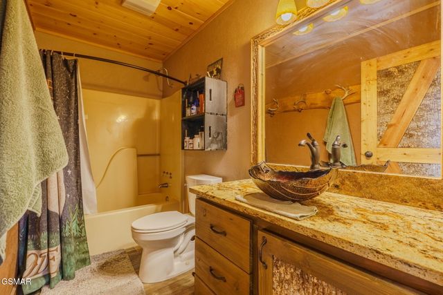 3644 Wears Mountain Lane, Sevierville, TN 37862