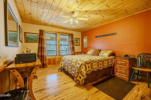 3644 Wears Mountain Lane, Sevierville, TN 37862