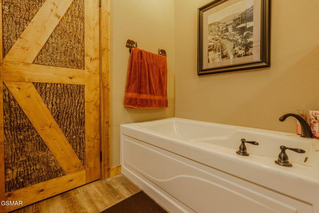 3644 Wears Mountain Lane, Sevierville, TN 37862