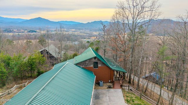 3644 Wears Mountain Lane, Sevierville, TN 37862