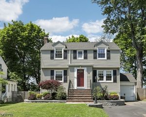 30 Sherbrooke Pkwy, Livingston Twp., NJ 07039