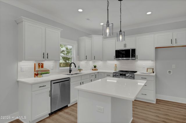 1320 Chadwick Shores Drive, Sneads Ferry, NC 28460