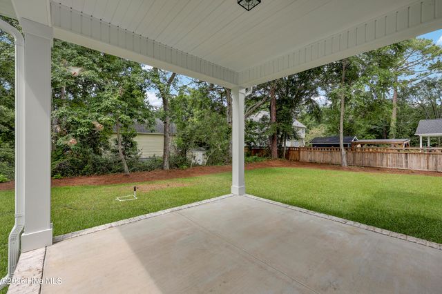 1320 Chadwick Shores Drive, Sneads Ferry, NC 28460