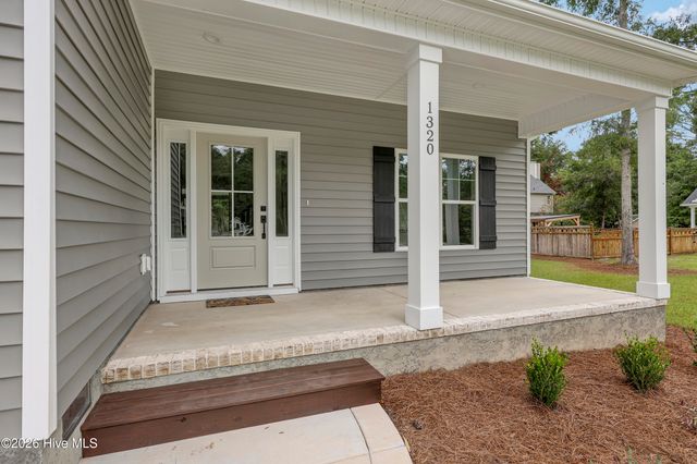 1320 Chadwick Shores Drive, Sneads Ferry, NC 28460