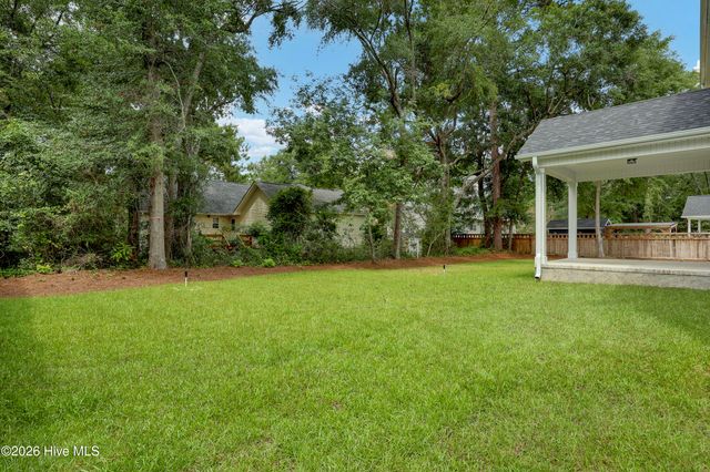 1320 Chadwick Shores Drive, Sneads Ferry, NC 28460