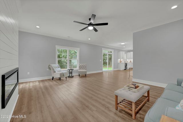 1320 Chadwick Shores Drive, Sneads Ferry, NC 28460
