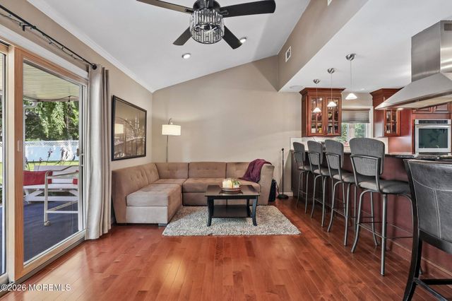 6 Murfield Drive, Lincroft, NJ 07738