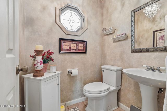 6 Murfield Drive, Lincroft, NJ 07738