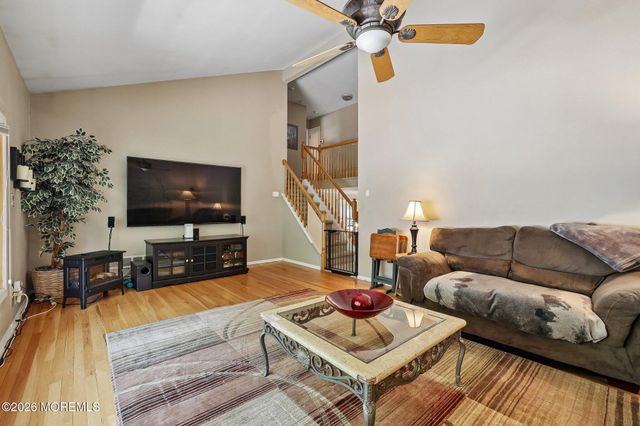 6 Murfield Drive, Lincroft, NJ 07738