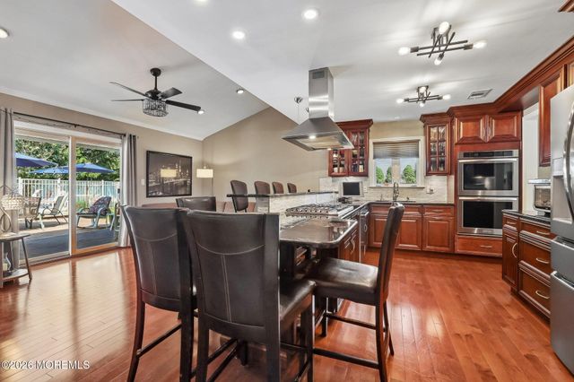6 Murfield Drive, Lincroft, NJ 07738