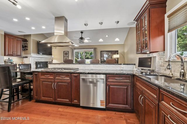6 Murfield Drive, Lincroft, NJ 07738
