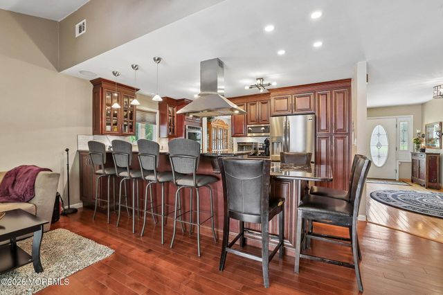 6 Murfield Drive, Lincroft, NJ 07738