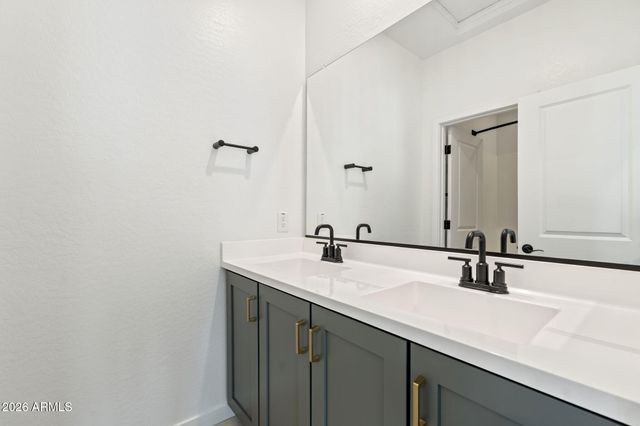 6439 N 17TH Place, Phoenix, AZ 85016