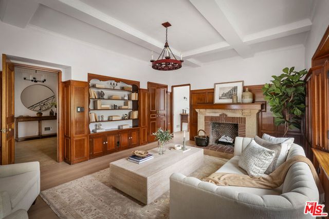 901 Malcolm Avenue, Los Angeles, CA 90024