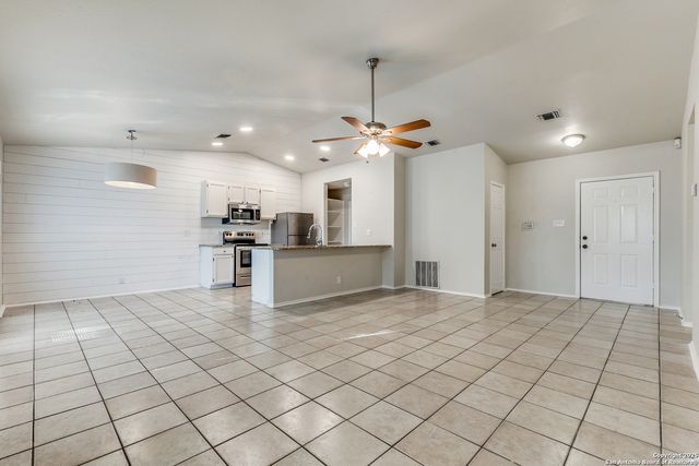 11090 Moonlit, San Antonio, TX 78249