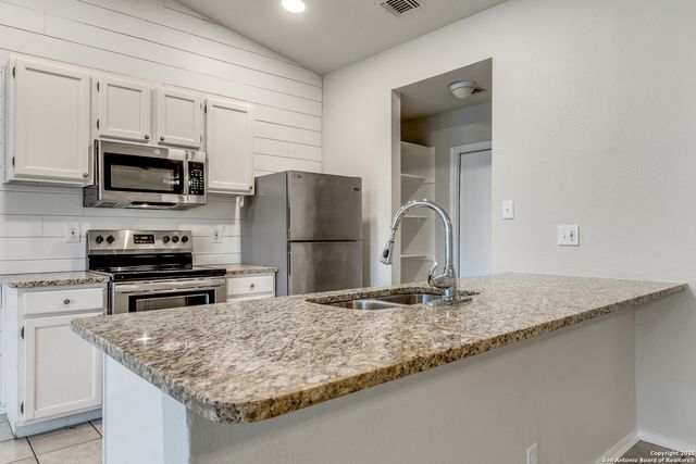 11090 Moonlit, San Antonio, TX 78249
