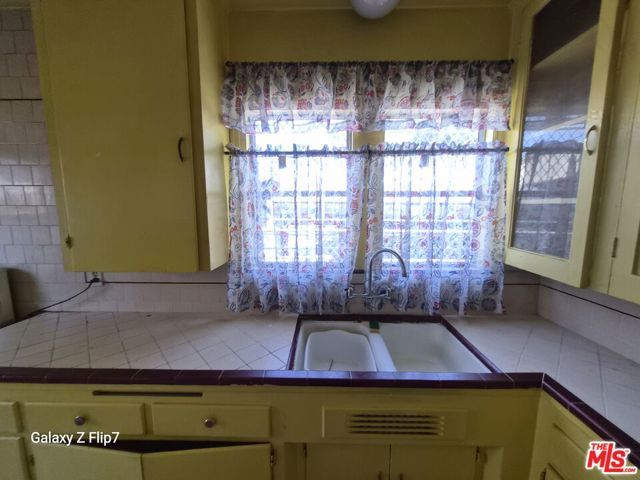 1241 W 43rd Street, Los Angeles, CA 90037