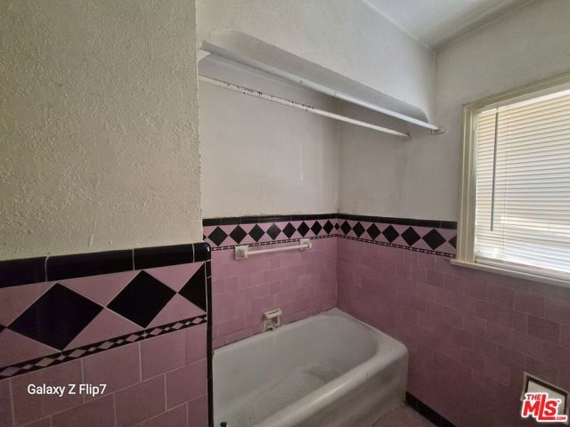 1241 W 43rd Street, Los Angeles, CA 90037