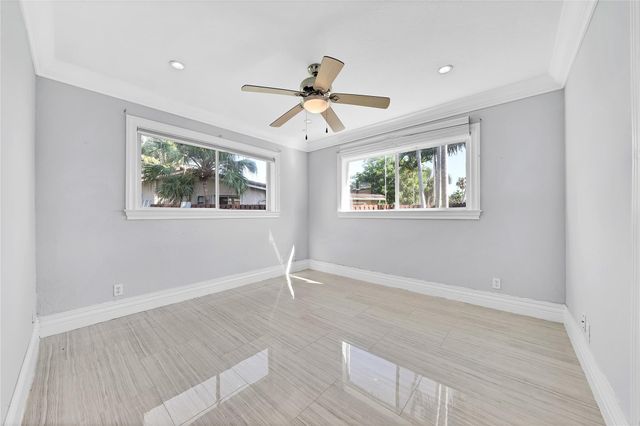 541 SE 4th St, Deerfield Beach, FL 33441