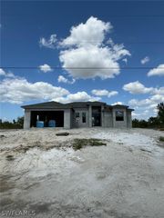 122 NW 18th PL, Cape Coral, FL 33993